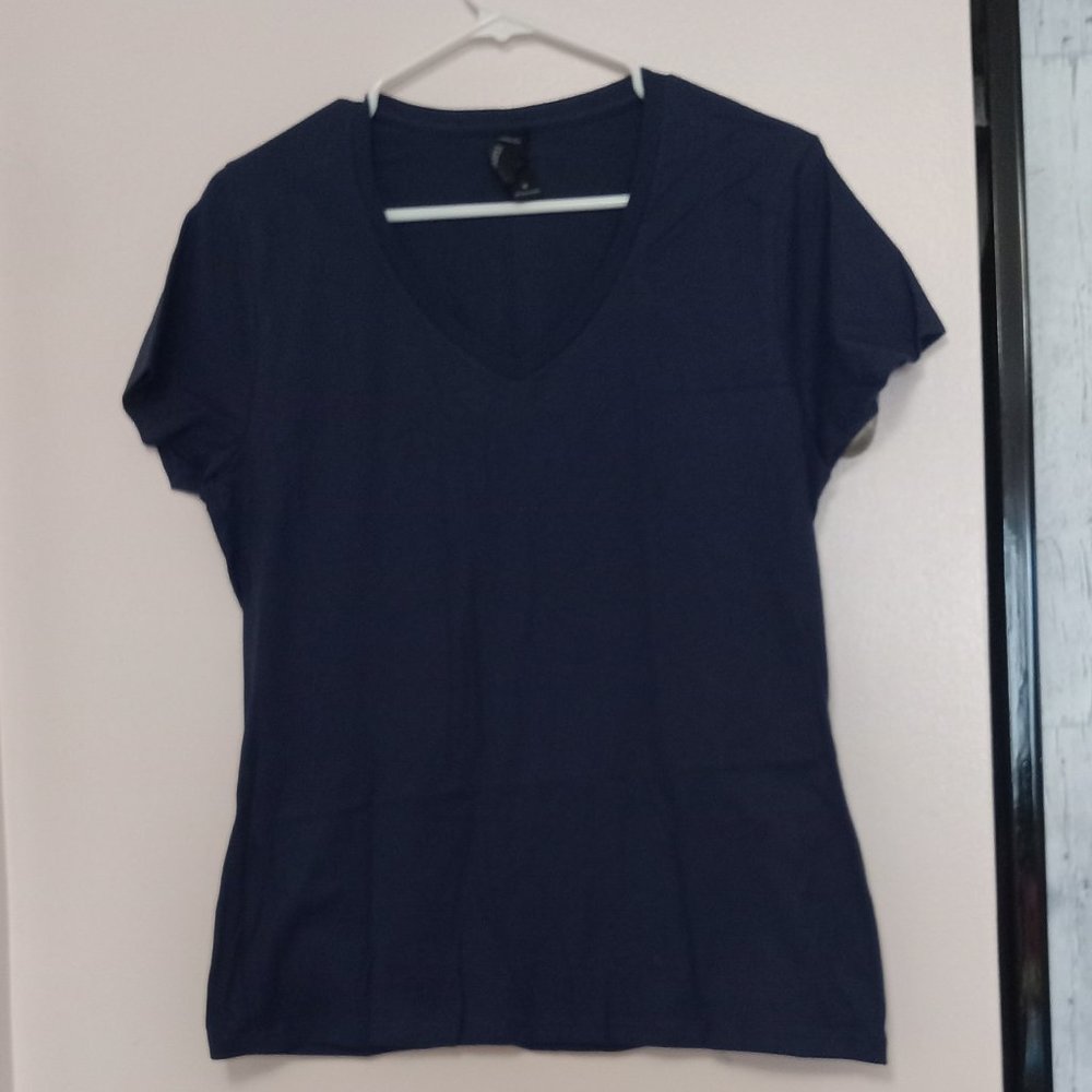 NWOT - V-Neck T-Shirt